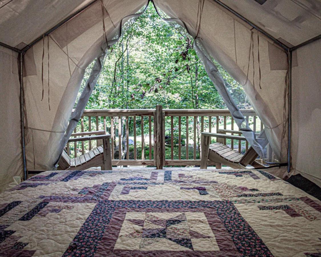 Tentrr Signature Site - Happy Hollow Hideaway Creekside Pigeon Forge