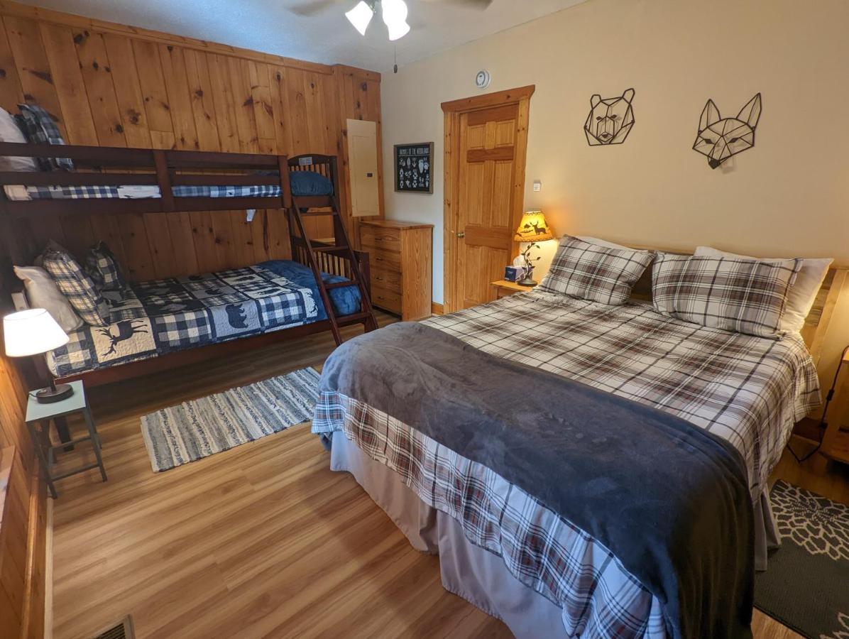 Firefly Hollow - Smoky Mountains - Soaky Mountain Water Park - Sevierville Convention Center Chalet *