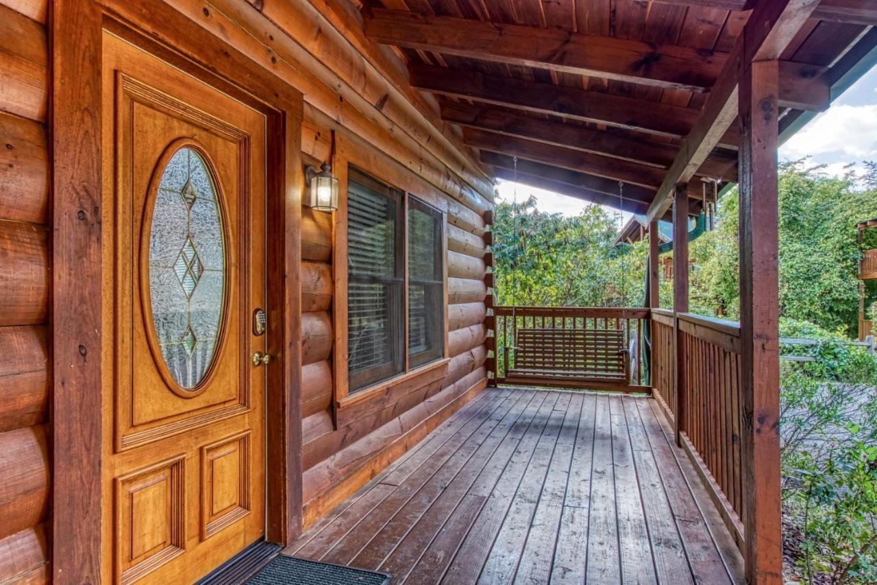 Holiday home Ern864 - The Cedars - Great Location! Close To The Action! *