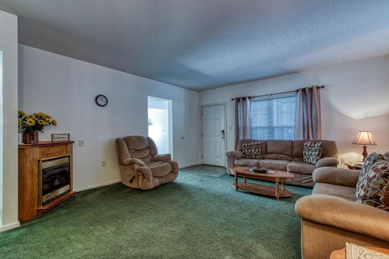 Colonial Crest 110 - Great Location! - Walk To Town! Apartment *