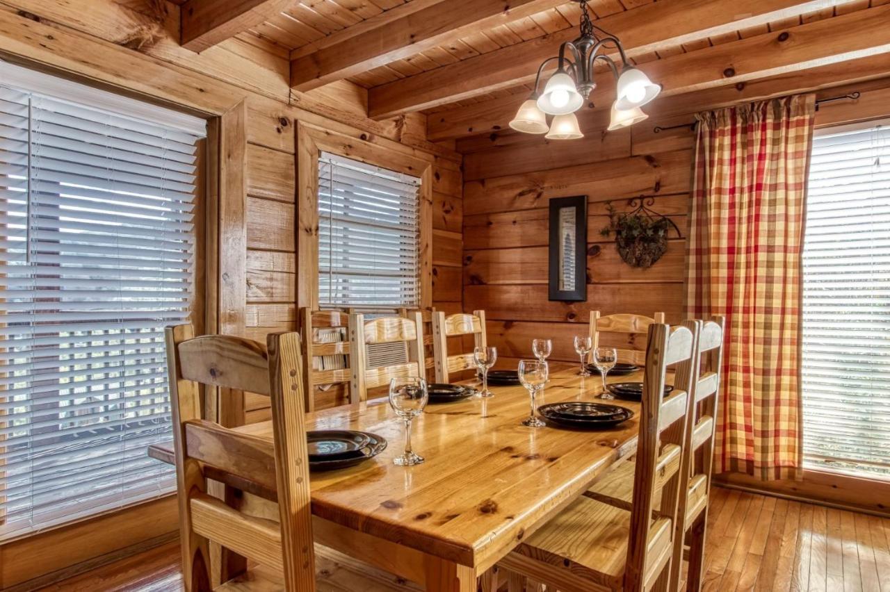 Holiday home Ern864 - The Cedars - Great Location! Close To The Action!