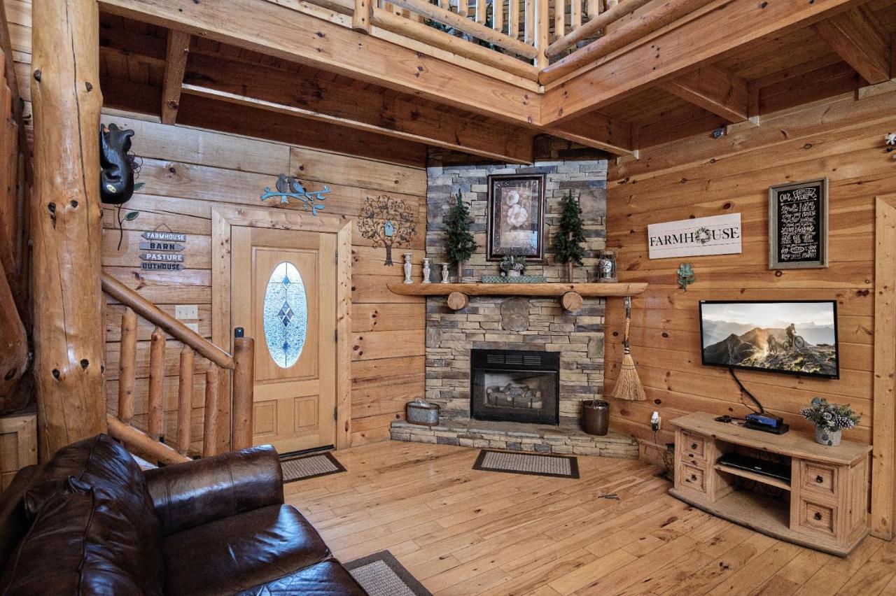 Ern854 - Wagon Wheel - Great Location! Close To The Action! Pigeon Forge