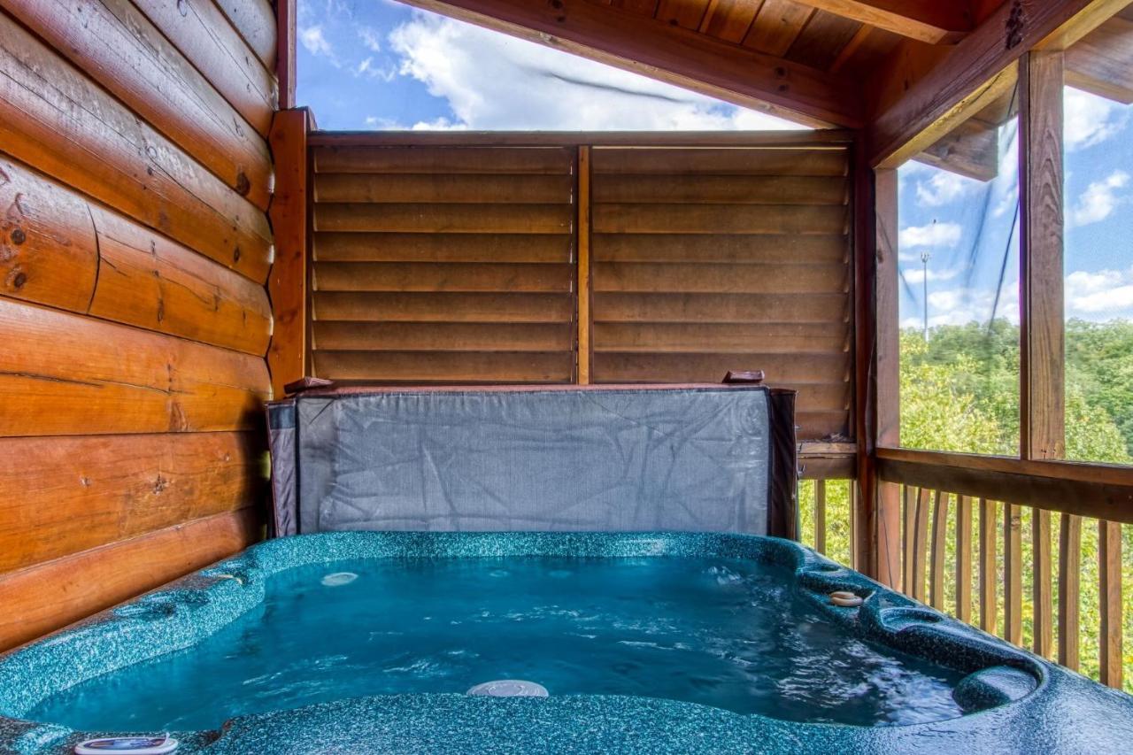 Holiday home Ern864 - The Cedars - Great Location! Close To The Action!