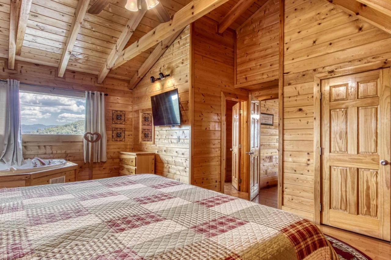 Holiday home Ern864 - The Cedars - Great Location! Close To The Action! *