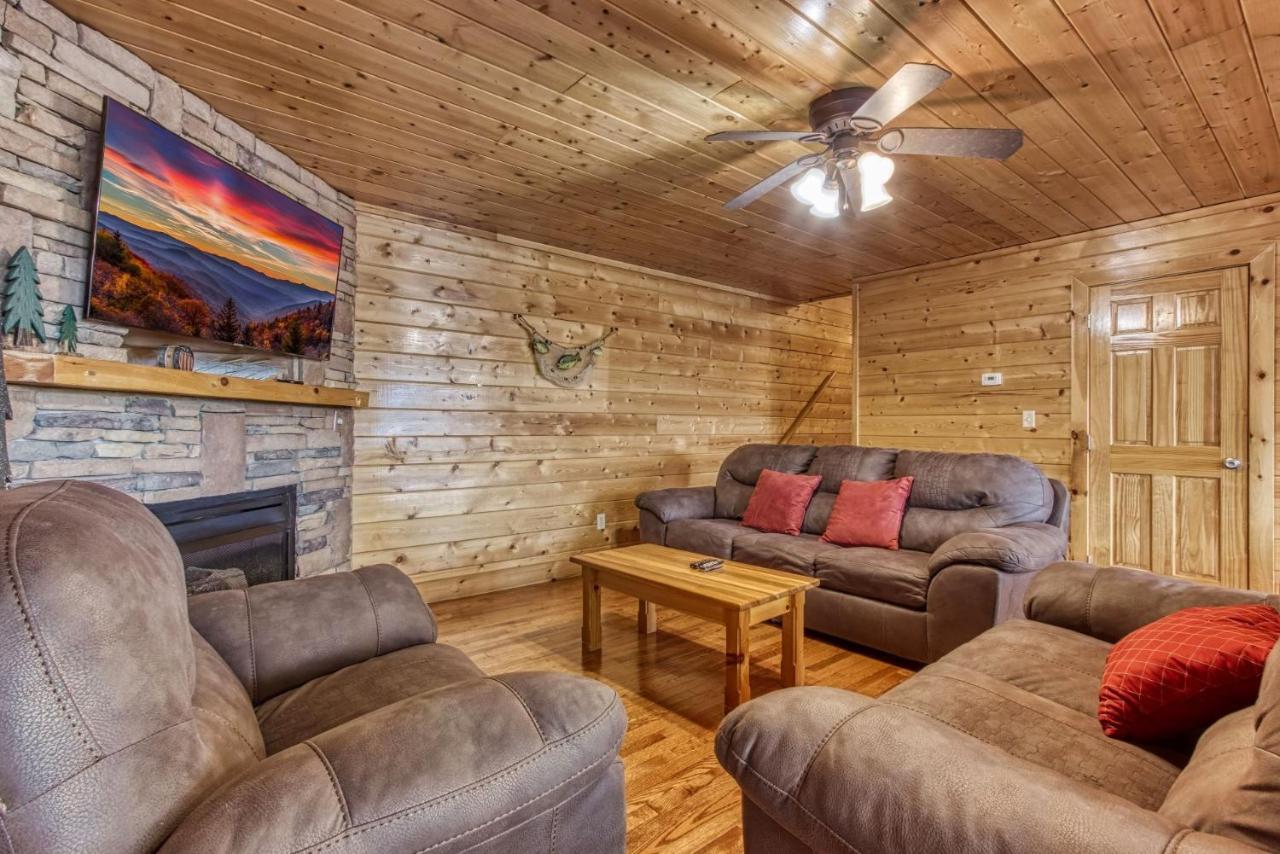 Ern864 - The Cedars - Great Location! Close To The Action!