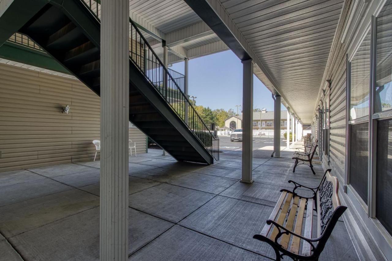 Colonial Crest 110 - Great Location! - Walk To Town! Apartment *