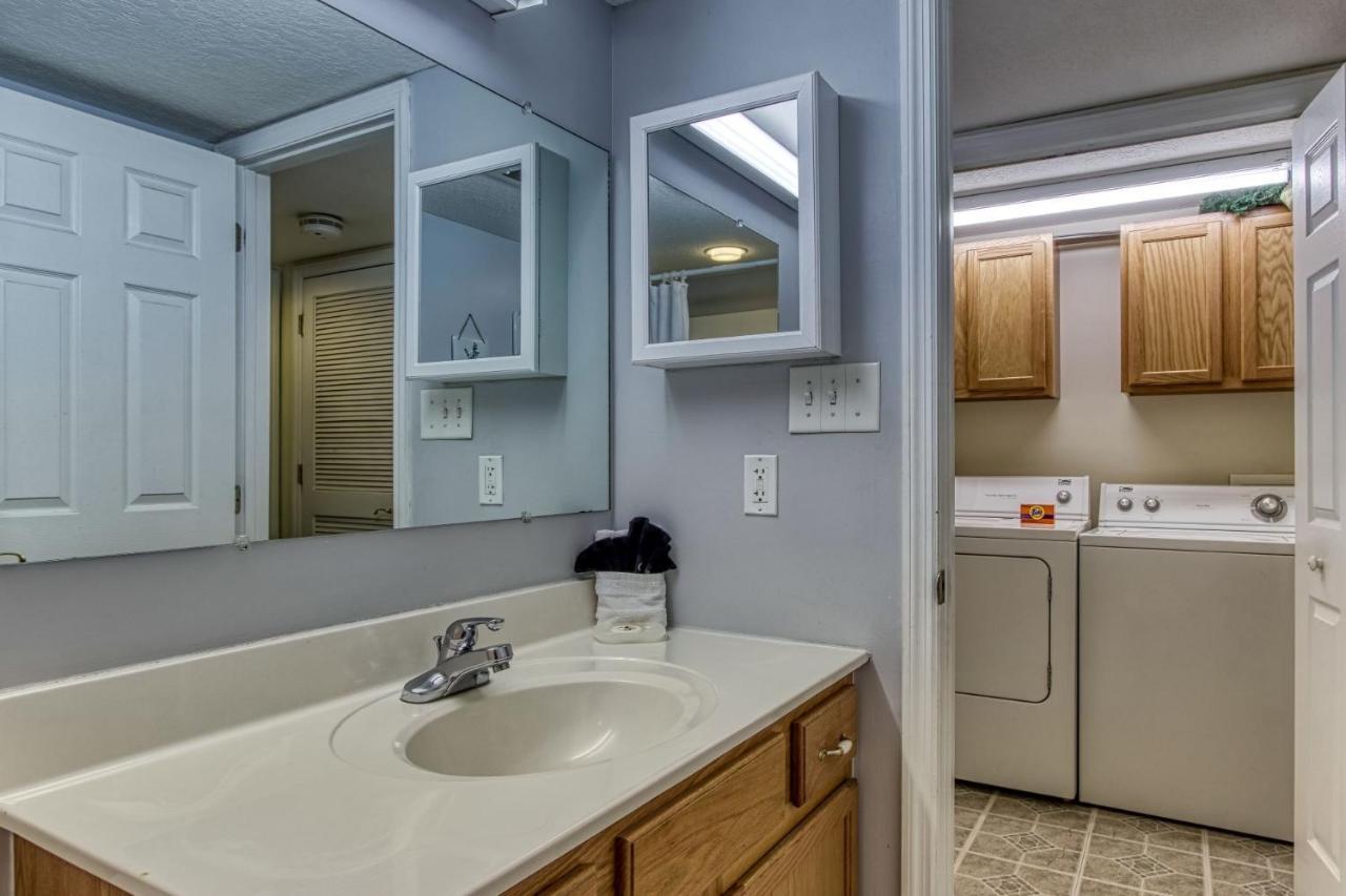 Apartment Colonial Crest 110 - Great Location! - Walk To Town! Pigeon Forge