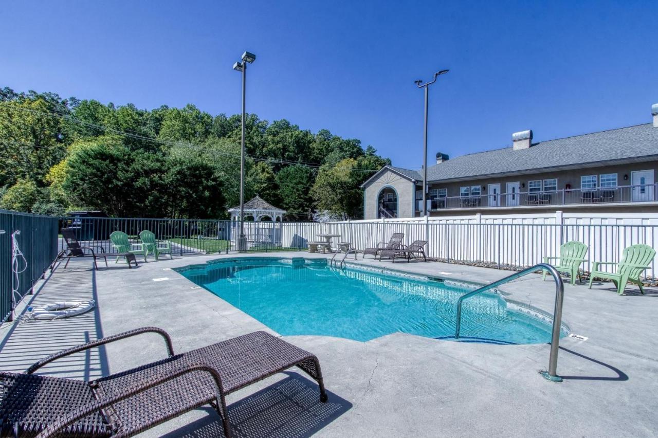 Apartment Colonial Crest 110 - Great Location! - Walk To Town! Pigeon Forge