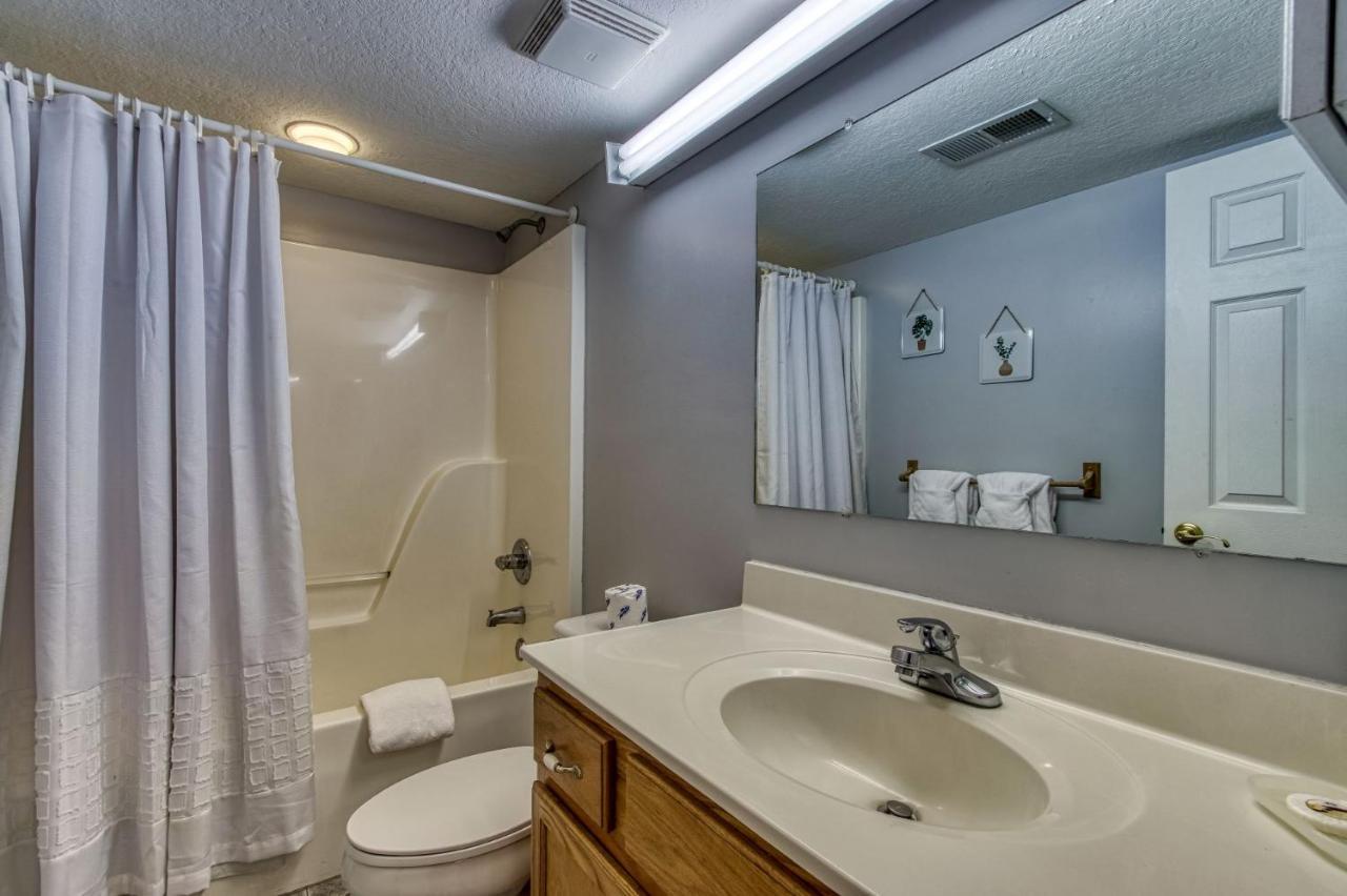 Apartment Colonial Crest 110 - Great Location! - Walk To Town!