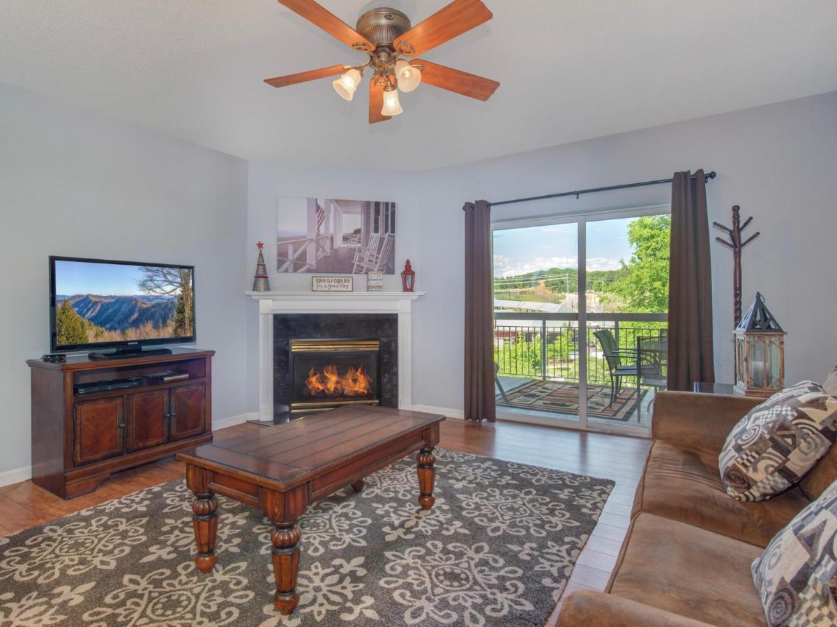 Apartment River Breeze Bear Crossing 304