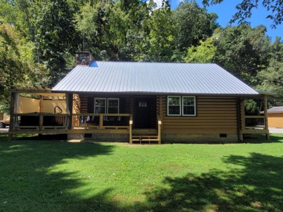 Holiday home Creekside Hideaway - Real Log W/great Location