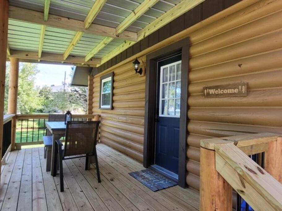 Creekside Hideaway - Real Log W/great Location Holiday home *