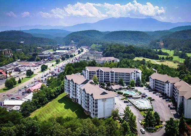 Smokin Views Whispering Pines 651 Apartment *