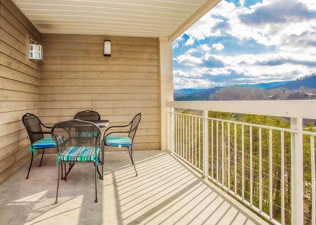 Smokin Views Whispering Pines 651 Pigeon Forge