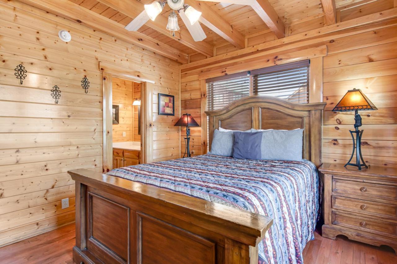 Paradise Retreat Pigeon Forge