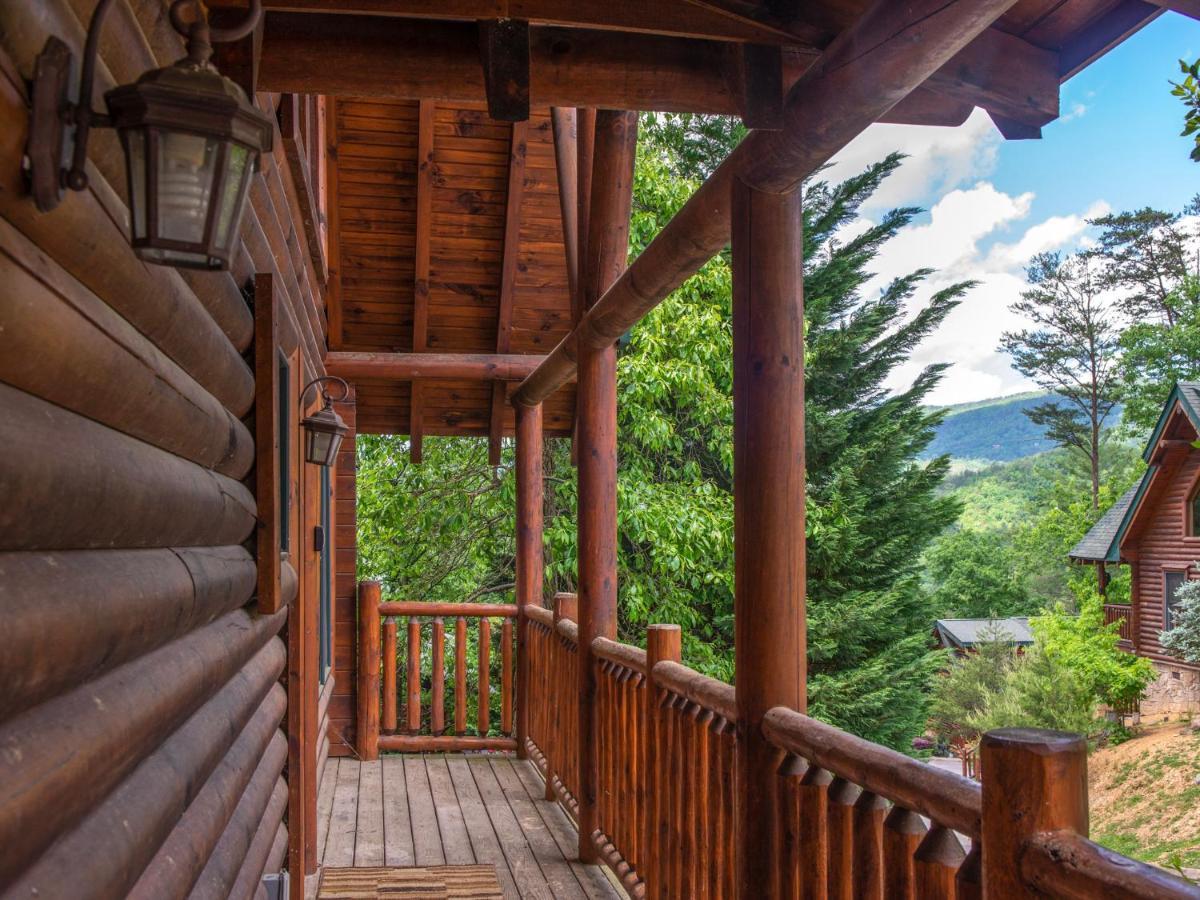 Topsy * Pigeon Forge