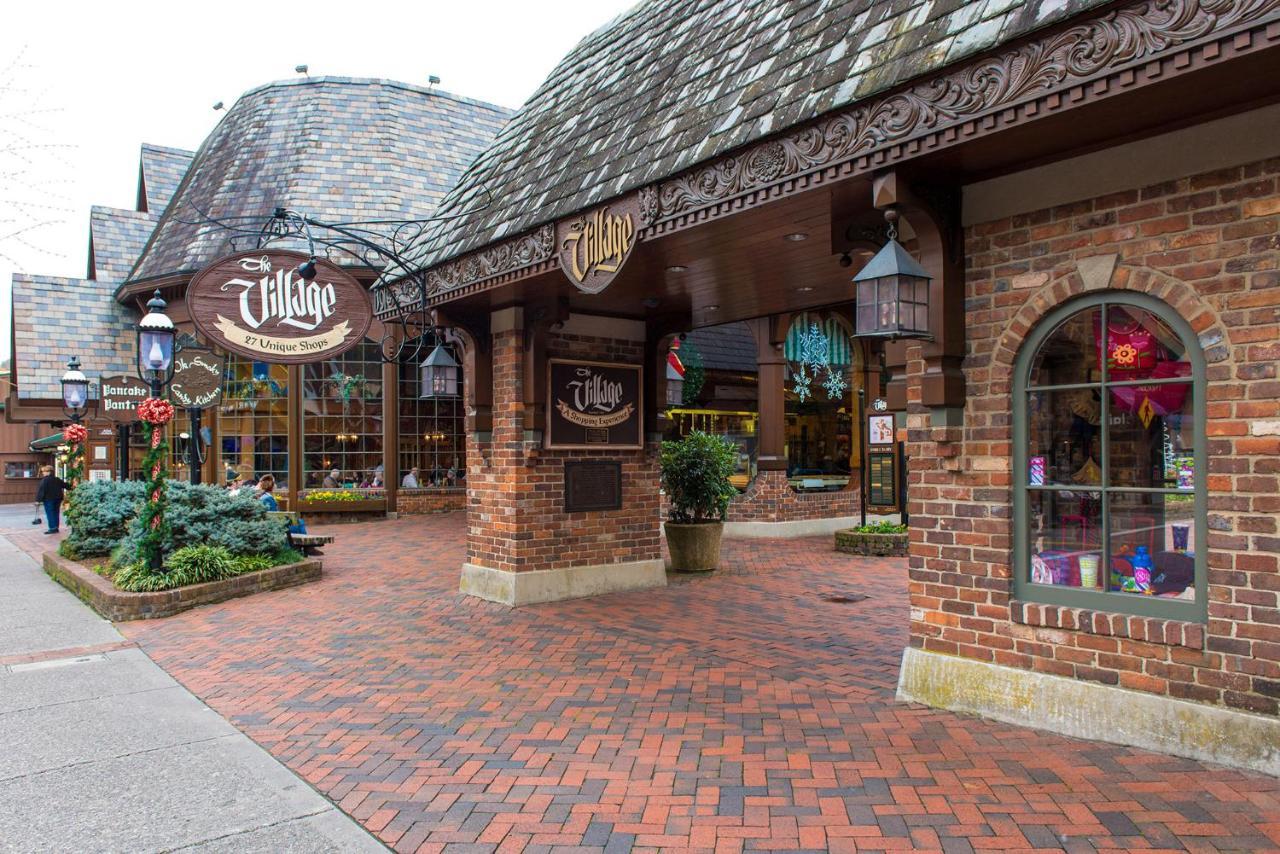 Topsy * Pigeon Forge
