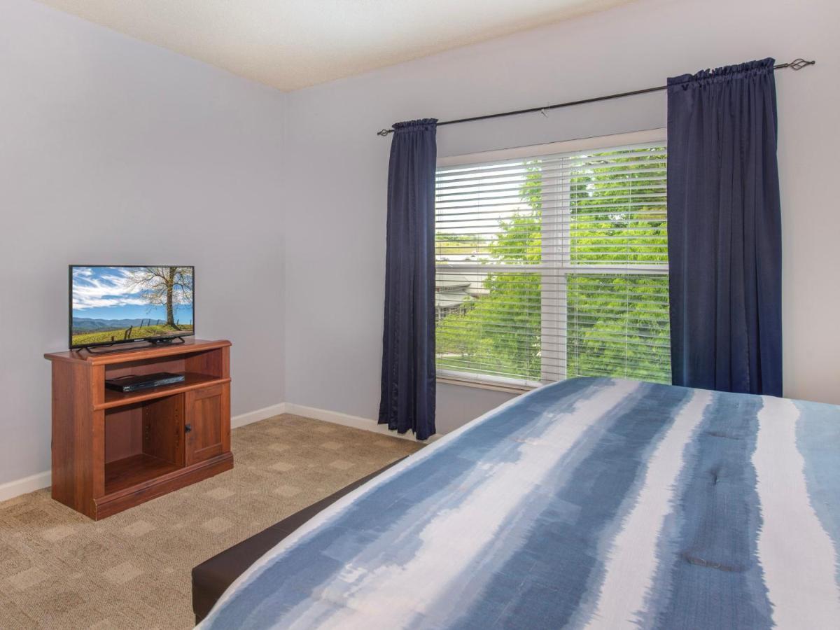 Apartment River Breeze Bear Crossing 304