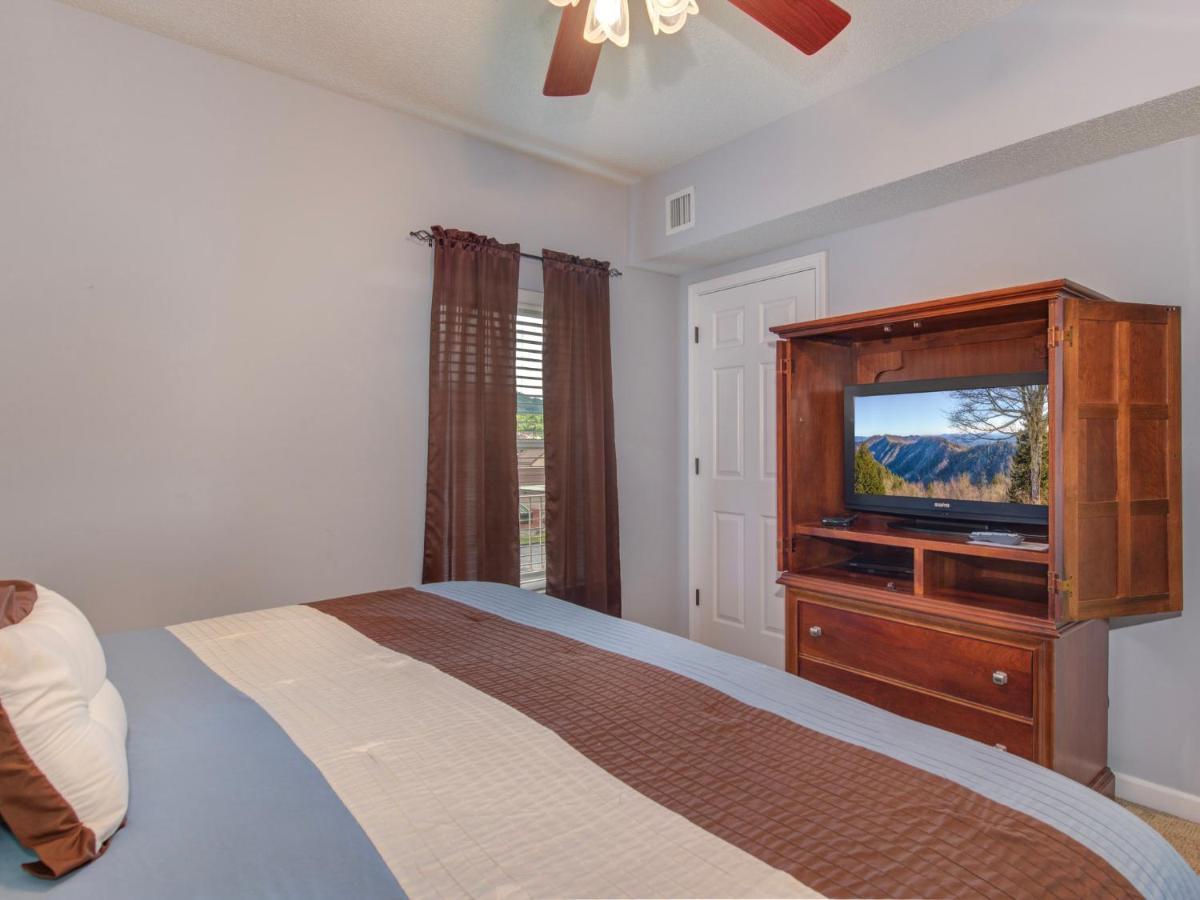 River Breeze Bear Crossing 304 * Pigeon Forge