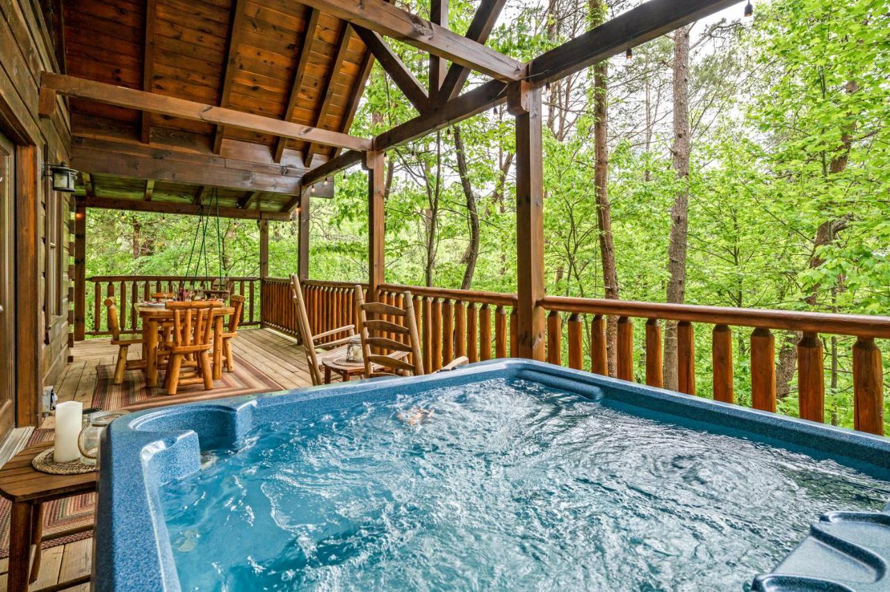Charming Cabin W/ Hot Tub, Game Room, Location * Pigeon Forge