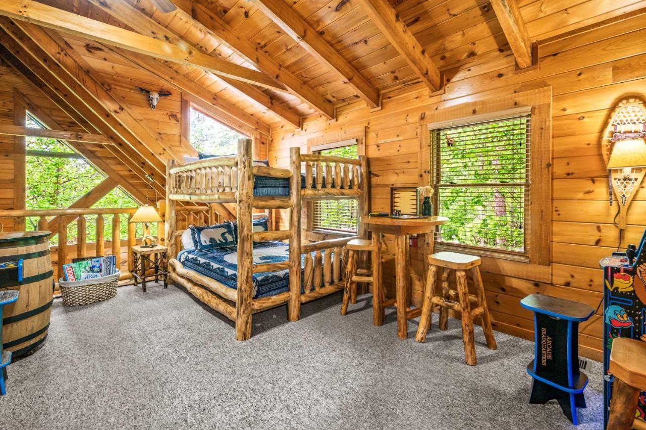Chalet Charming Cabin W/ Hot Tub, Game Room, Location *