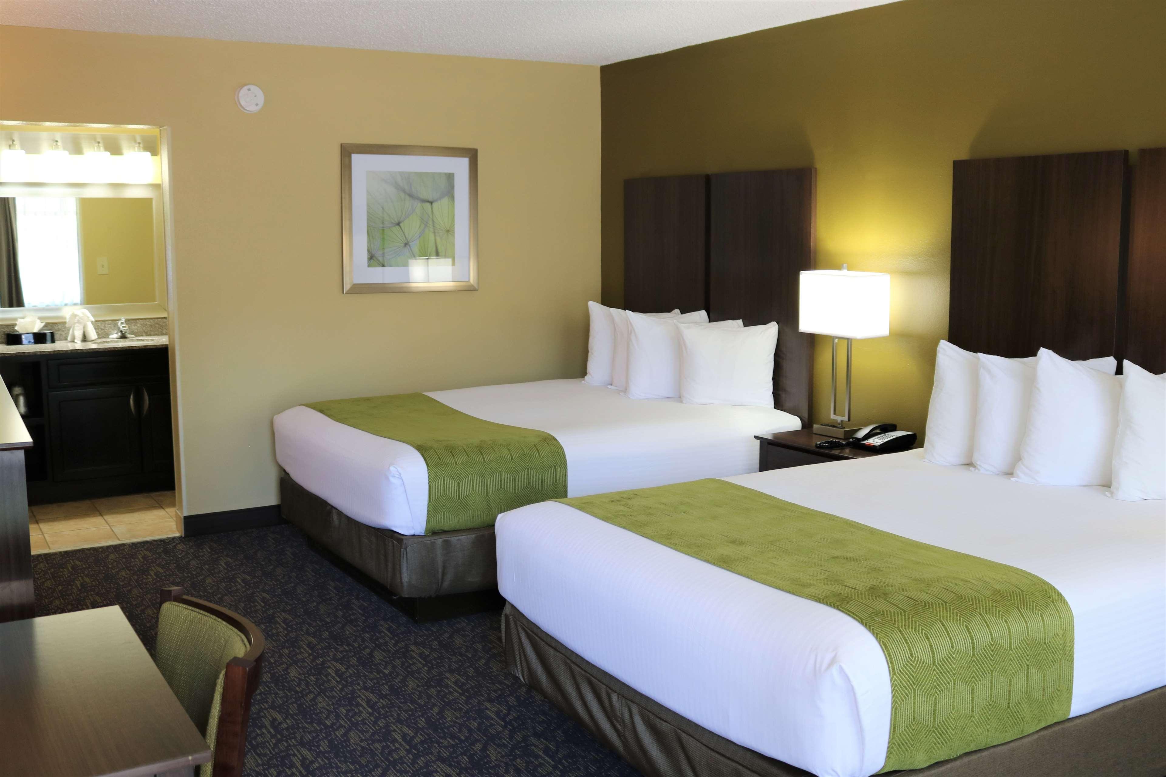 Western Plaza Hotel 3*