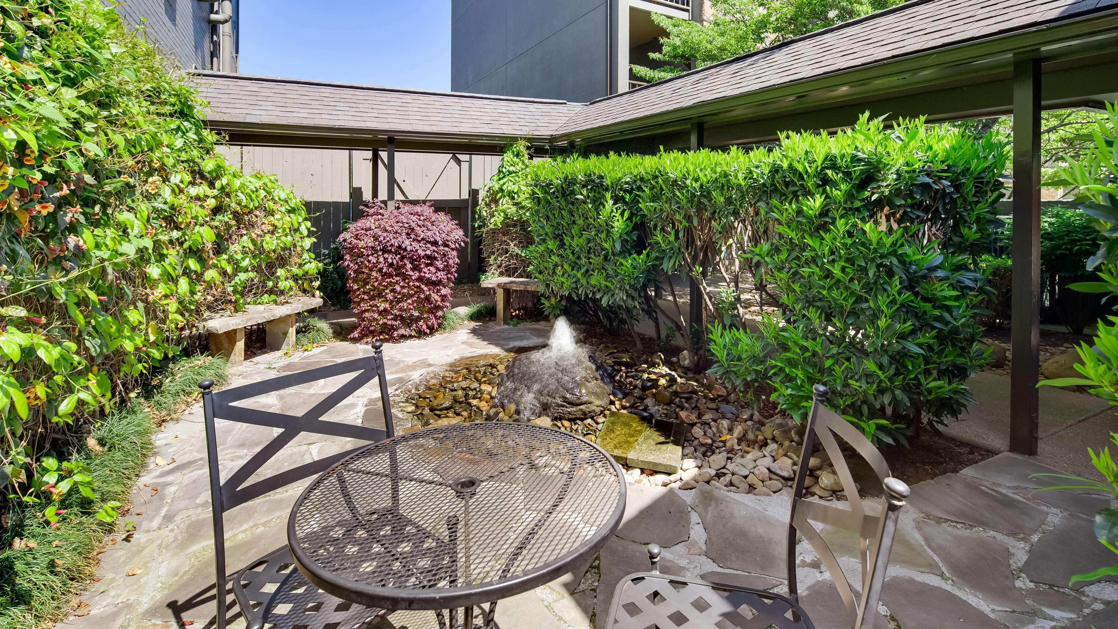 Hotel Western Plaza 3*