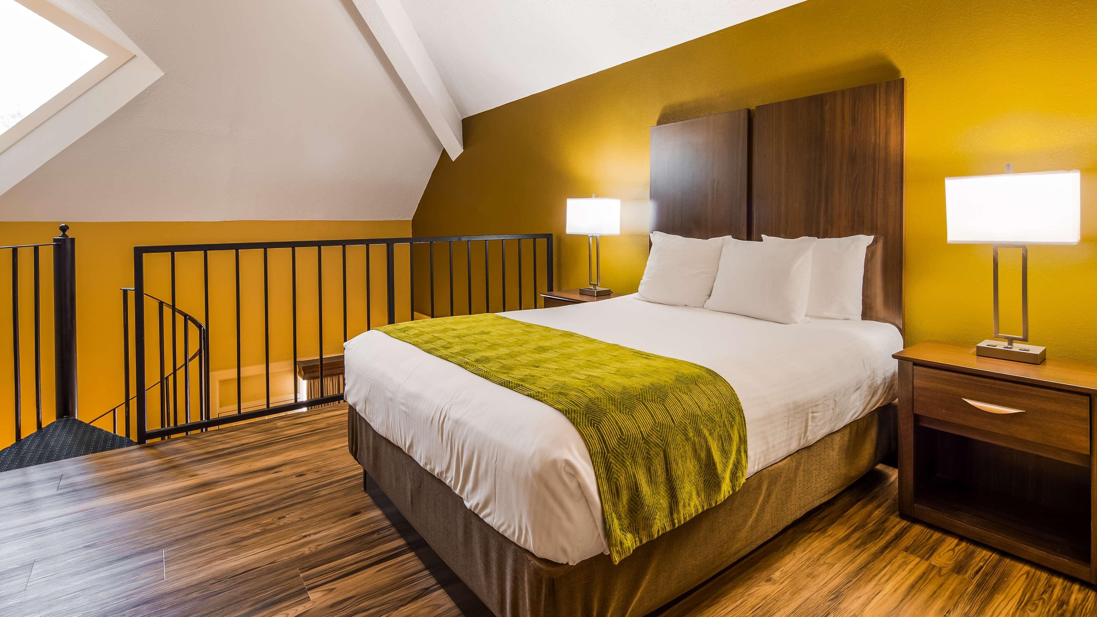 Western Plaza 3*