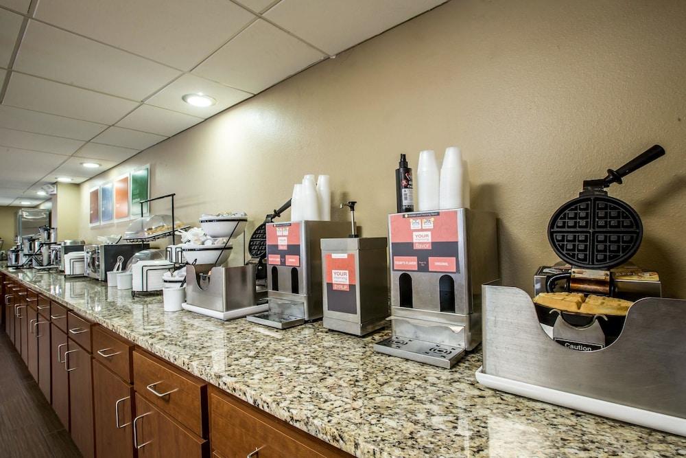 Hotel Comfort & At Dollywood Lane