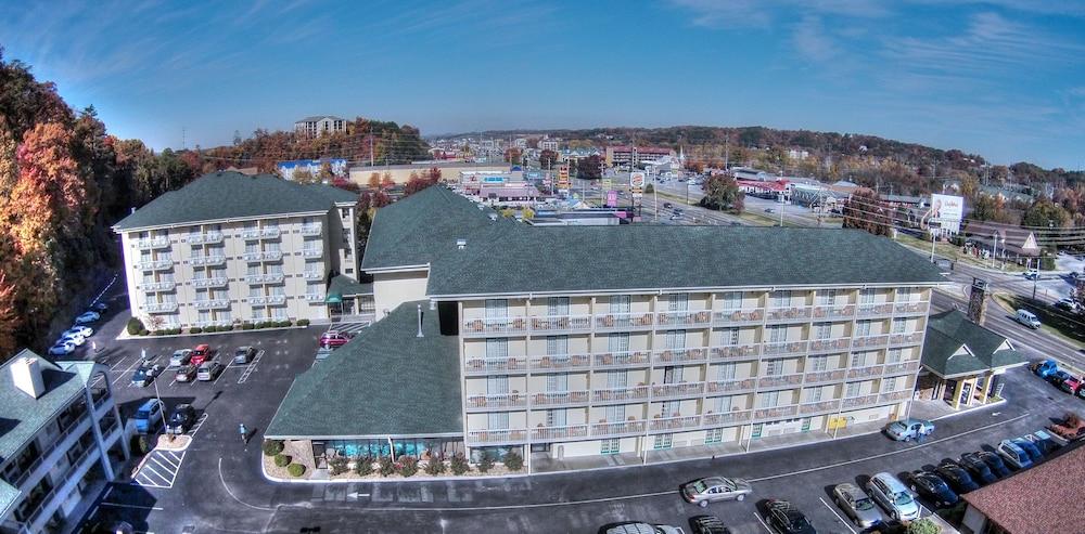 Comfort & At Dollywood Lane Hotel