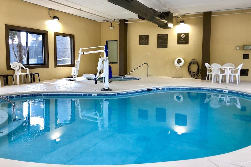 Hotel Vista Near Island Drive And Convention Center Pigeon Forge