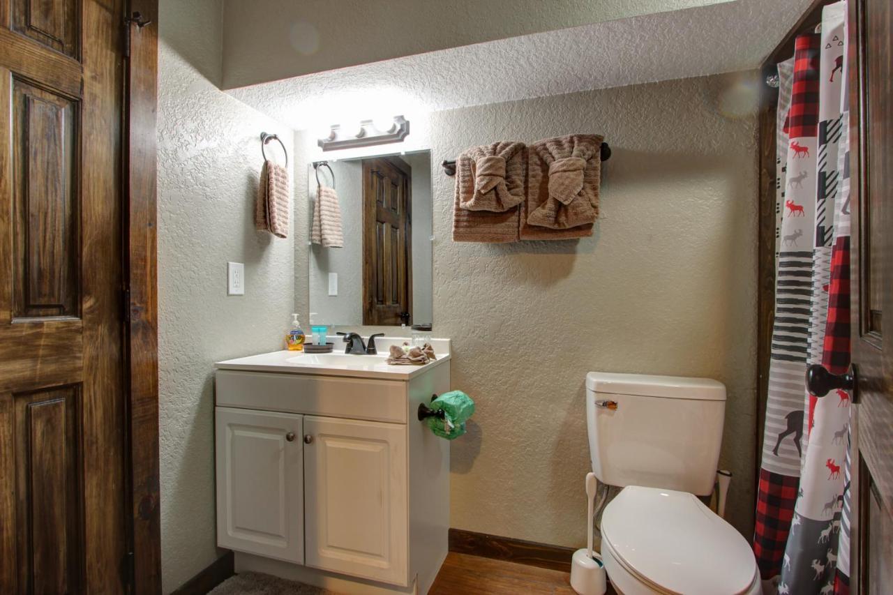3 Master Bedrooms - Sleeps 10 - Location - Game - Hot Tub Pigeon Forge