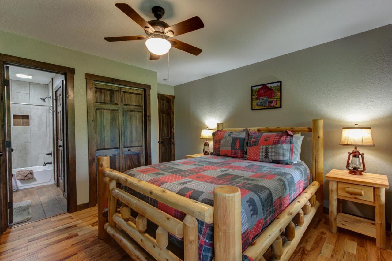 Chalet 3 Master Bedrooms - Sleeps 10 - Location - Game - Hot Tub *