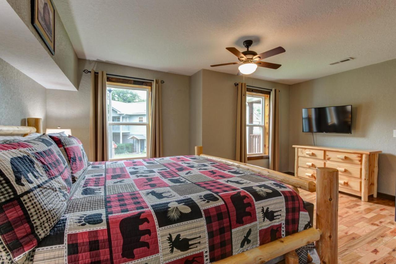 Chalet 3 Master Bedrooms - Sleeps 10 - Location - Game - Hot Tub *