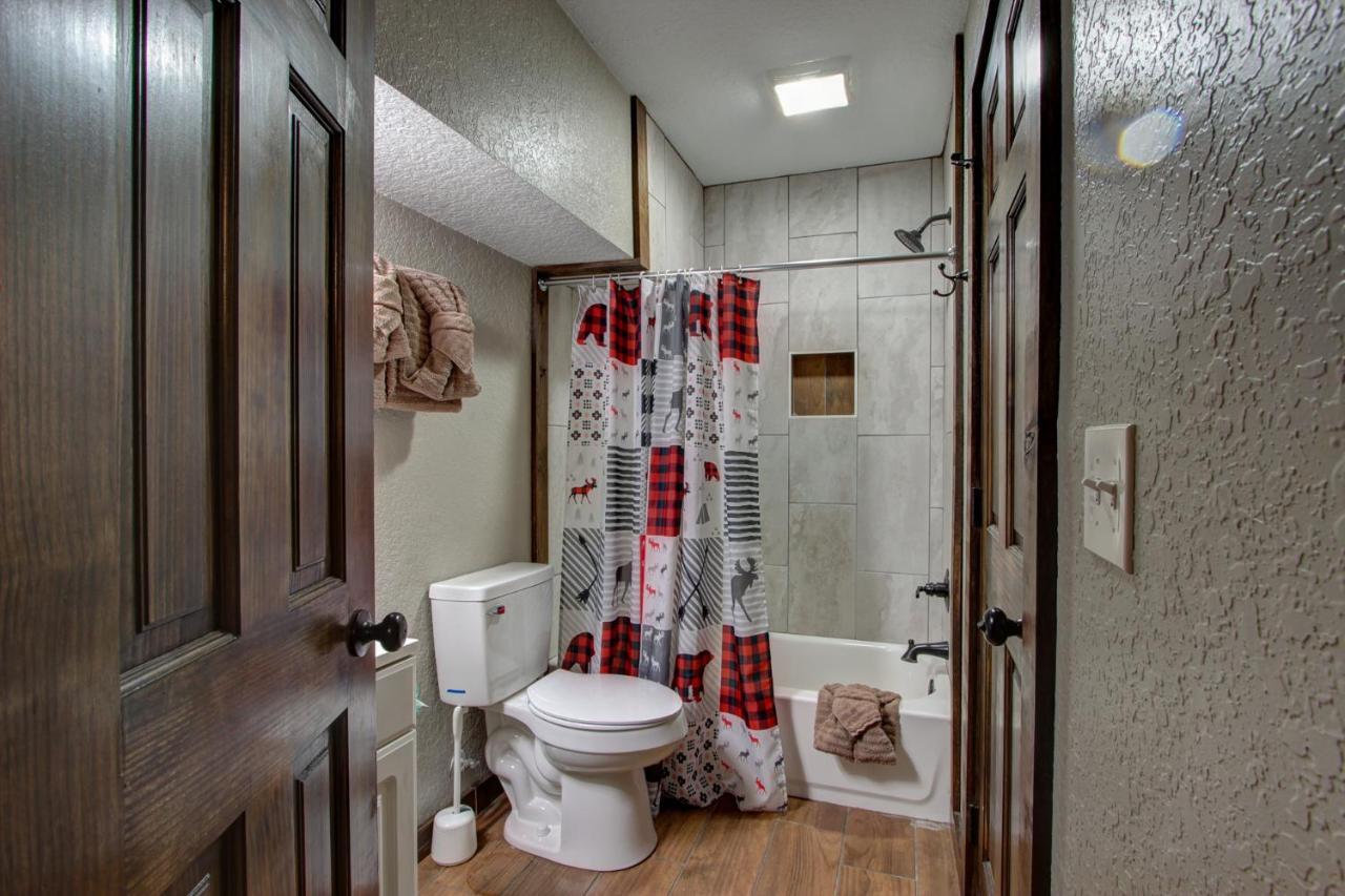 3 Master Bedrooms - Sleeps 10 - Location - Game - Hot Tub