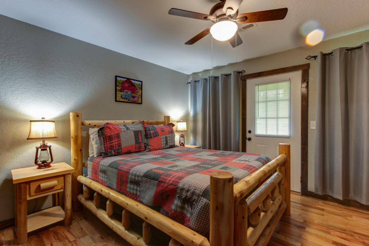 Chalet 3 Master Bedrooms - Sleeps 10 - Location - Game - Hot Tub *
