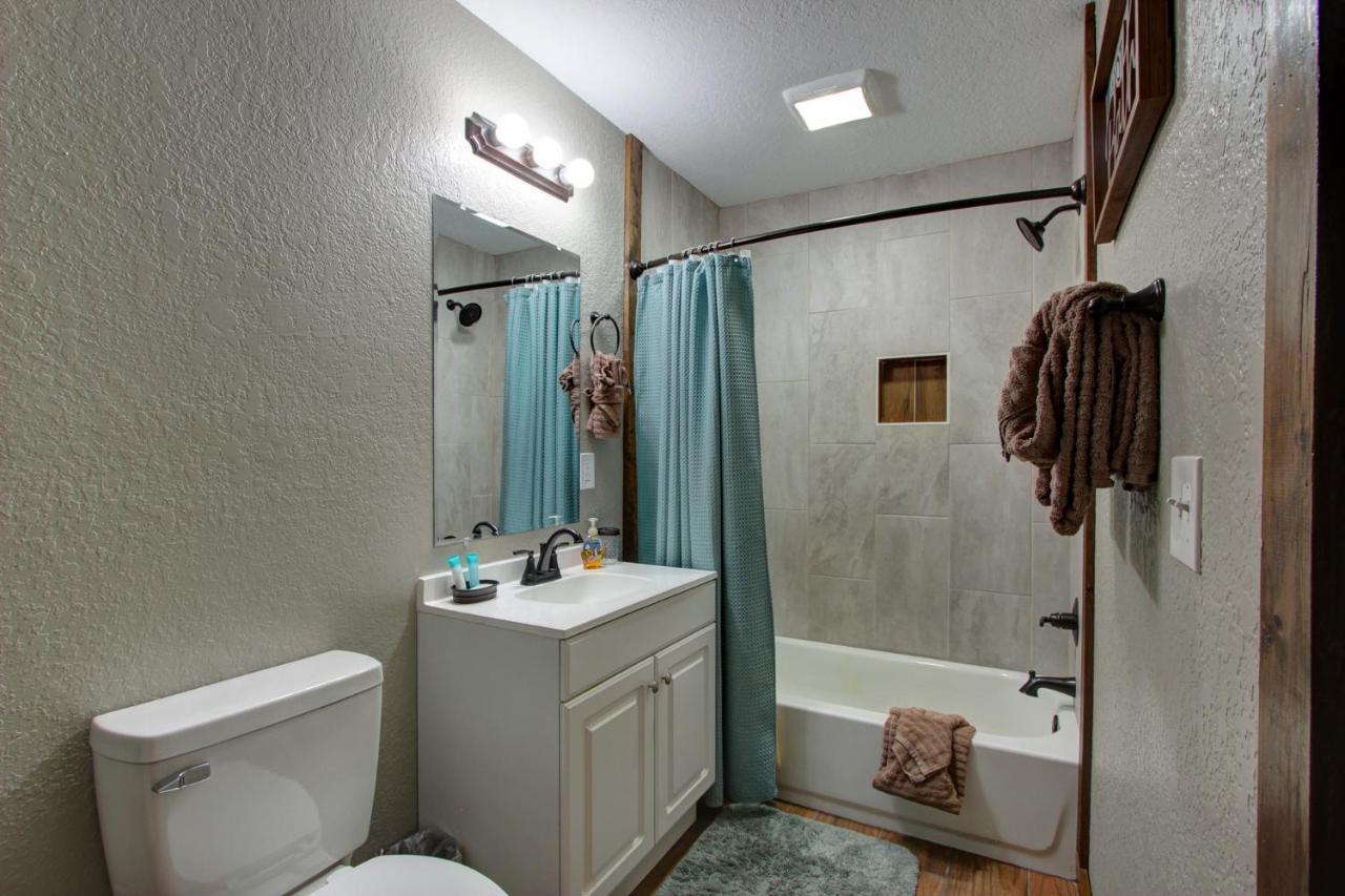 3 Master Bedrooms - Sleeps 10 - Location - Game - Hot Tub Chalet