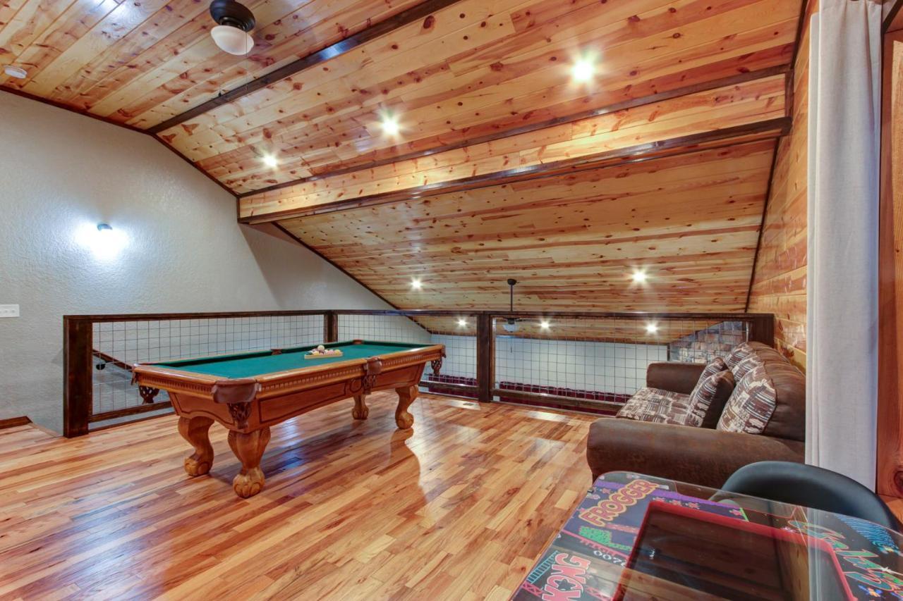 Chalet 3 Master Bedrooms - Sleeps 10 - Location - Game - Hot Tub