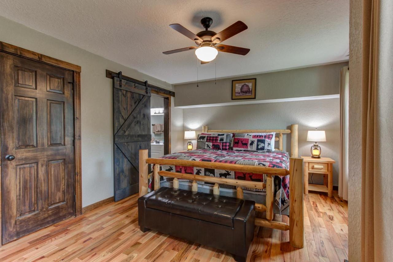 Chalet 3 Master Bedrooms - Sleeps 10 - Location - Game - Hot Tub *
