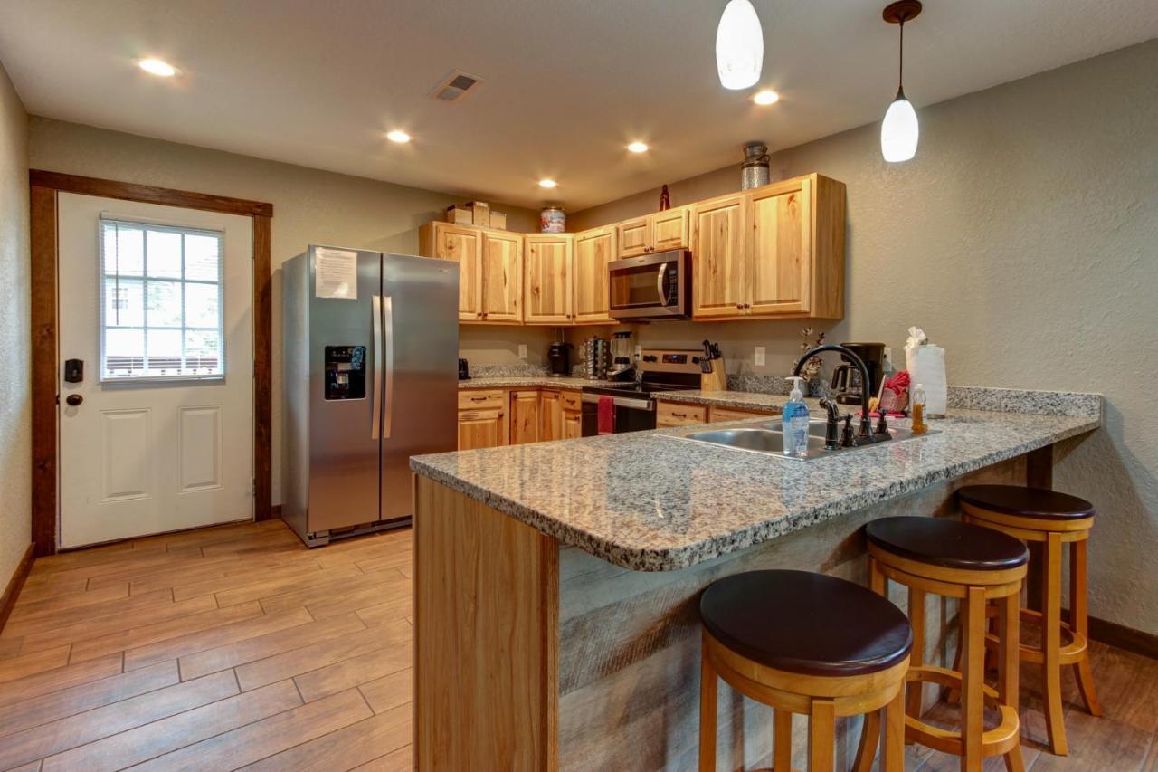 3 Master Bedrooms - Sleeps 10 - Location - Game - Hot Tub *