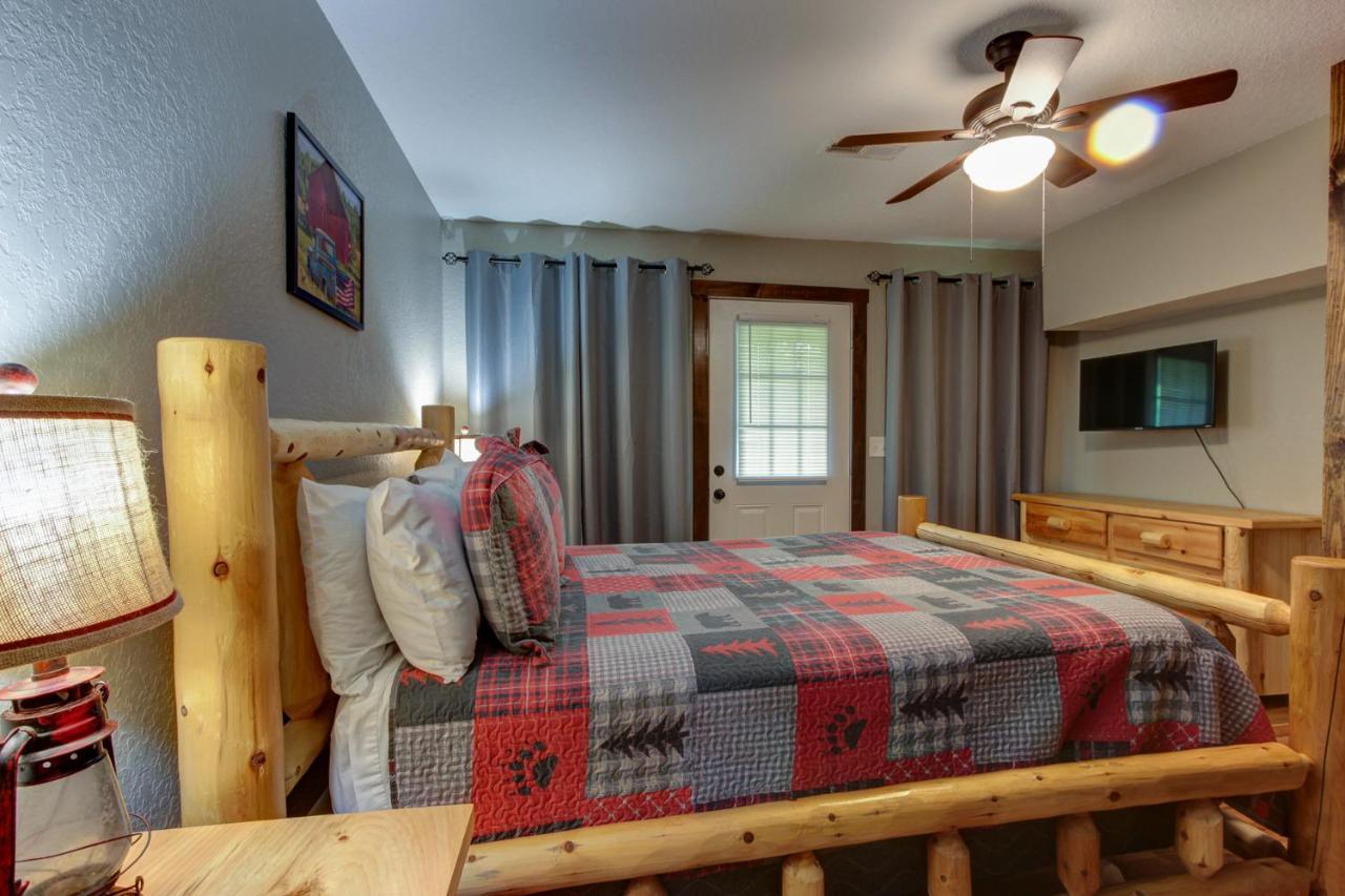 3 Master Bedrooms - Sleeps 10 - Location - Game - Hot Tub Chalet *