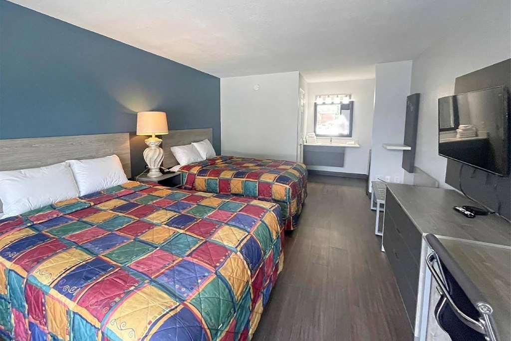 Travelodge By Wyndham Dollywood Lane Hotel 2*
