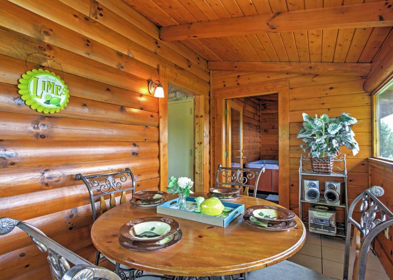 Luxury Cabin, 5 Min To Dollywood, Smoky Mountain Charm! Holiday home *