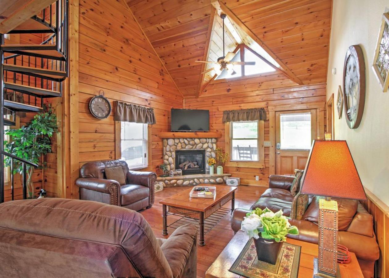 Holiday home Luxury Cabin, 5 Min To Dollywood, Smoky Mountain Charm!