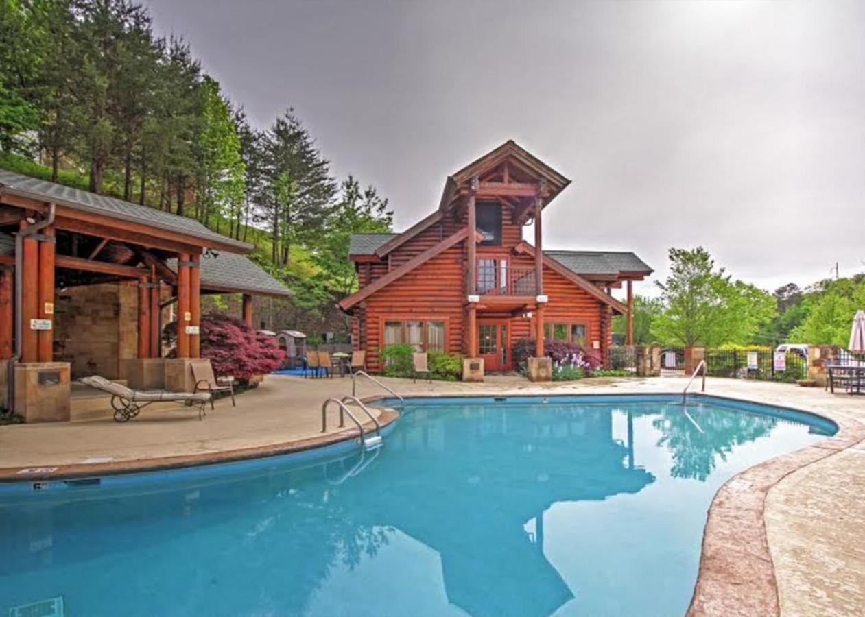 Luxury Cabin, 5 Min To Dollywood, Smoky Mountain Charm! Holiday home Pigeon Forge