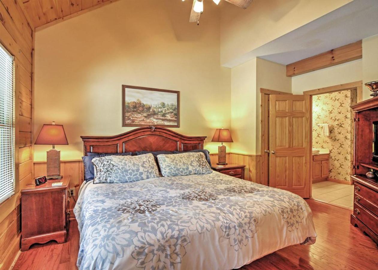 Holiday home Luxury Cabin, 5 Min To Dollywood, Smoky Mountain Charm!