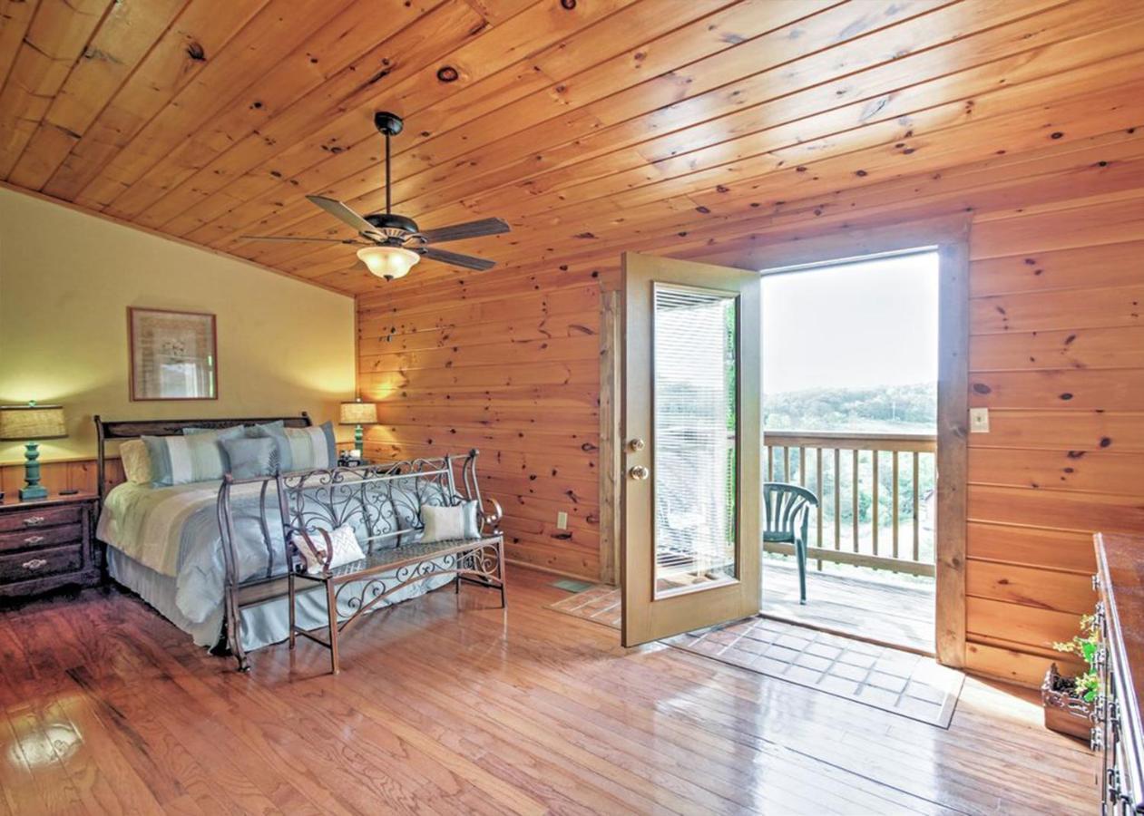 Luxury Cabin, 5 Min To Dollywood, Smoky Mountain Charm! Holiday home Pigeon Forge