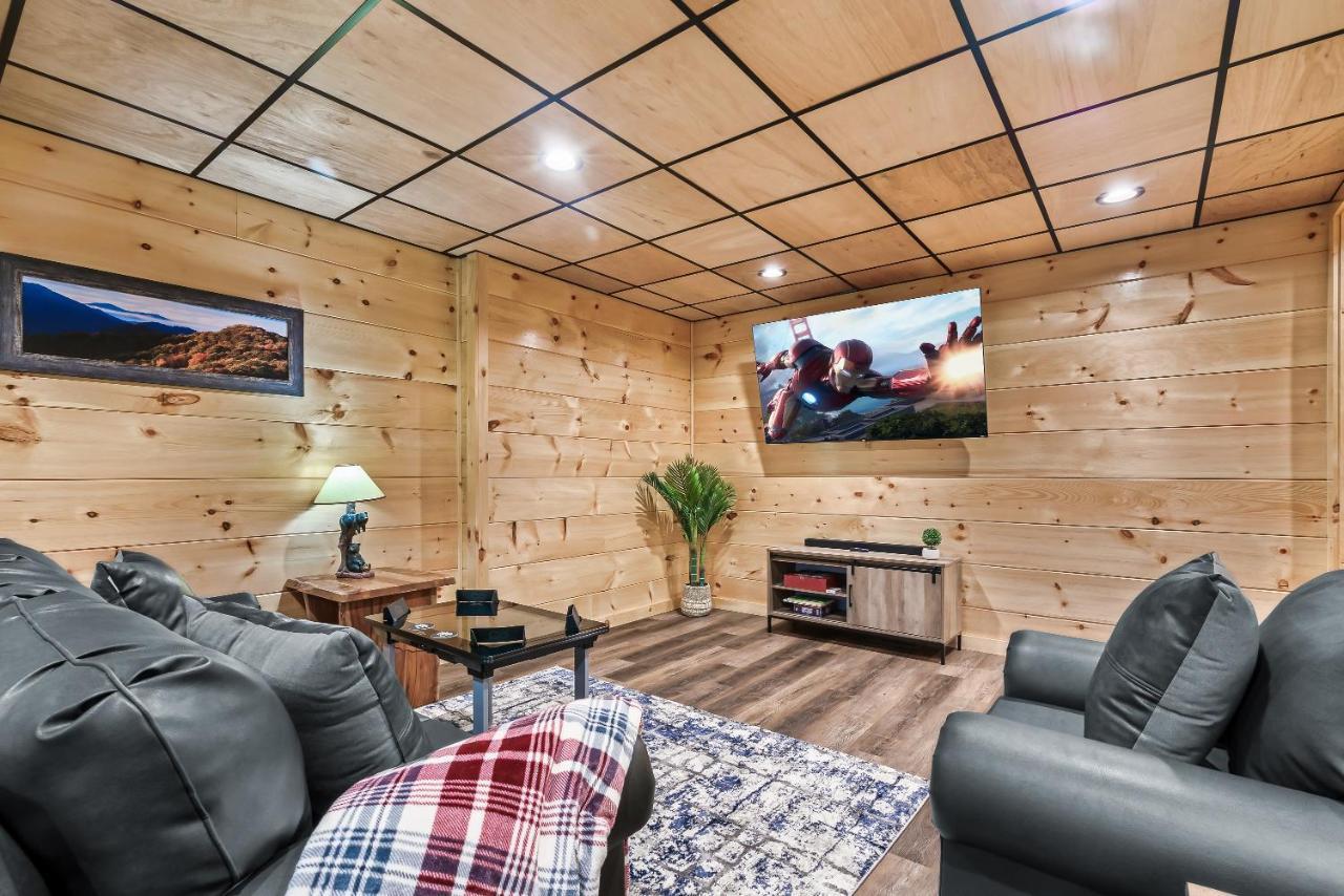 Holiday home Mountains R Calling, Cozy Hideaway, King Beds, Hot-tub, Arcade, Ev Ready *
