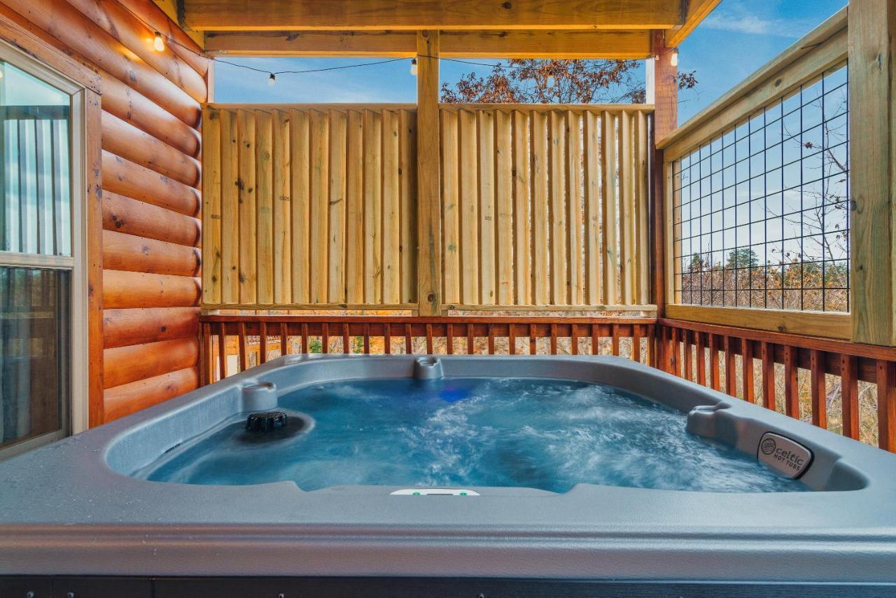 Mountains R Calling, Cozy Hideaway, King Beds, Hot-tub, Arcade, Ev Ready