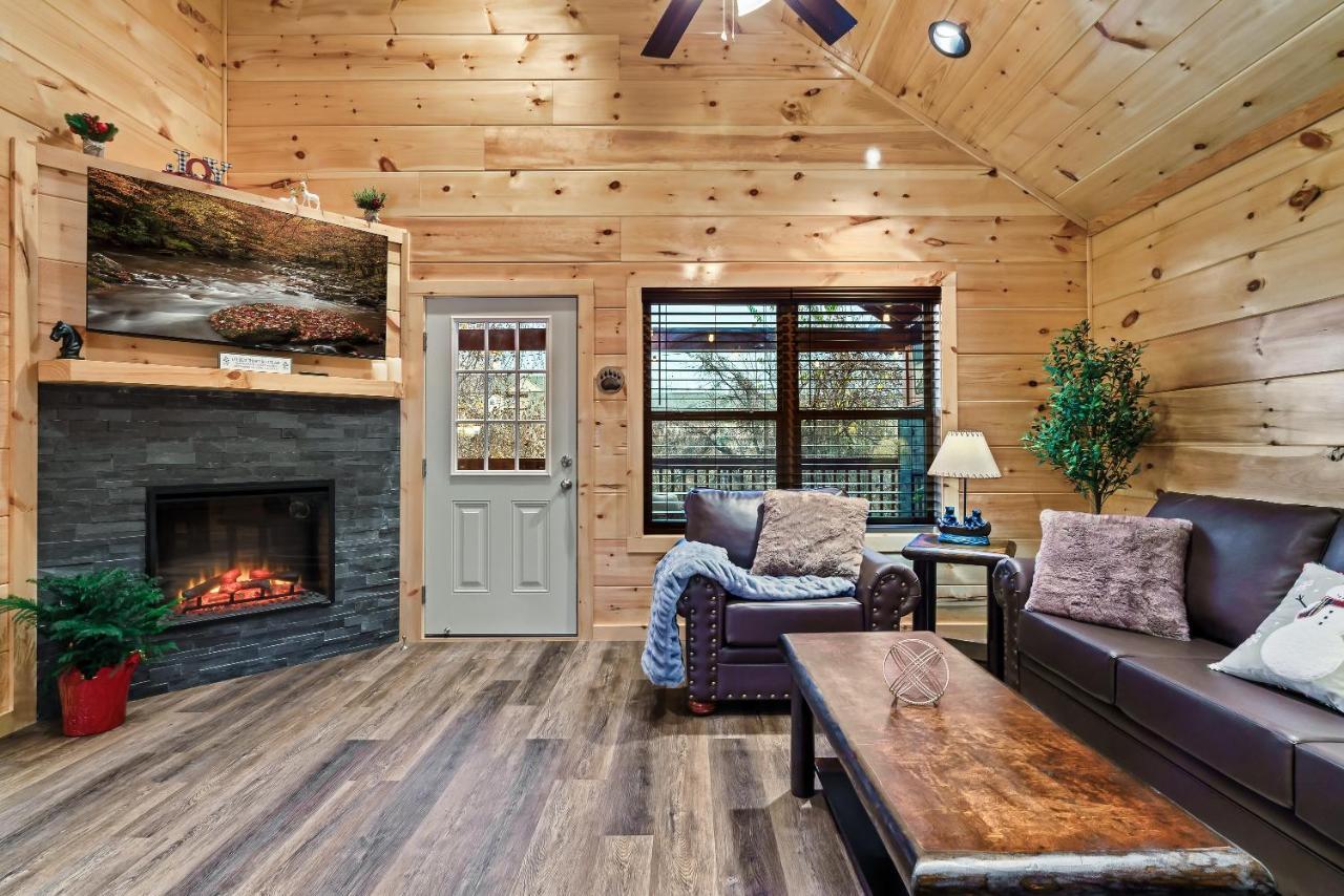 Mountains R Calling, Cozy Hideaway, King Beds, Hot-tub, Arcade, Ev Ready * Pigeon Forge